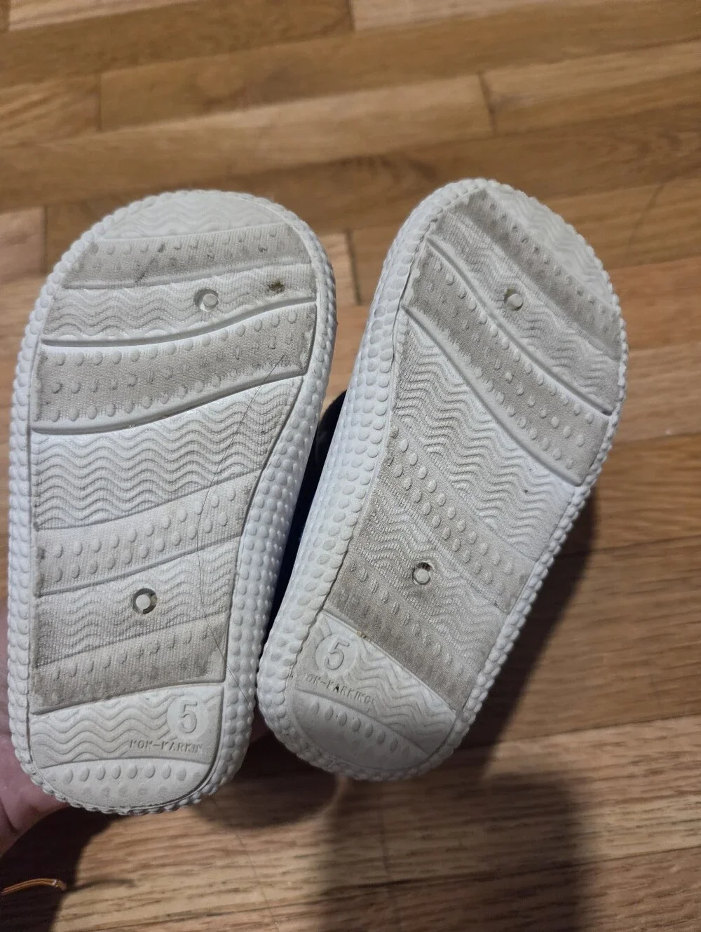Cat & Jack Blue Mesh Water Shoes with Lime Accent / Size 5